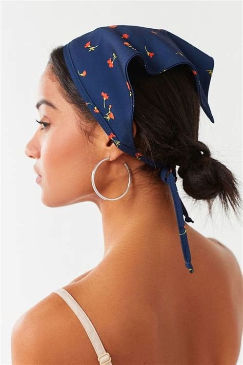 Girl with a bandana handkerchief around head | Cute bandana hairstyles ...