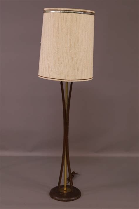 MID CENTURY MODERN FLOOR LAMP - Redlands Antique Auction