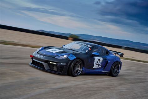 Porsche reveals its newest track-only Cayman GT4 RS Clubsport - CNET