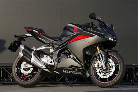 2017 Honda CBR250RR Review of Specs & Features + Pictures & Videos!