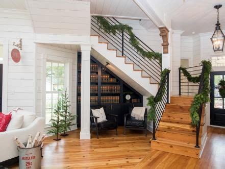 Fixer Upper: Renovation and Holiday Decor at Magnolia House Bed and ...