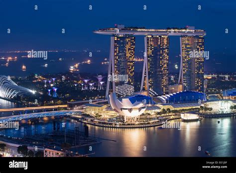 Marina Bay Sands Hotel and Science Museum at night, Singapore ...