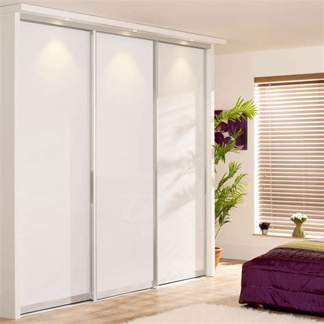 White paneling, White panel doors, Sliding wardrobe