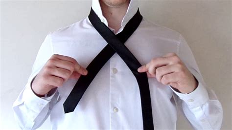 How To Tie A Tie - Easy Way - YouTube