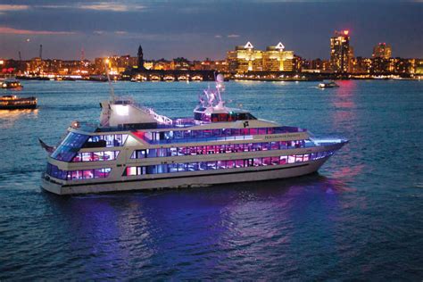 NYC Lights Dinner Cruise from US$170