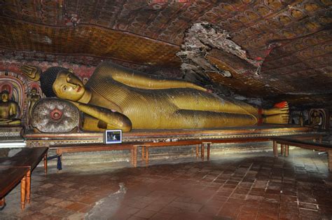 The Ceylon Times: Dambulla cave temple