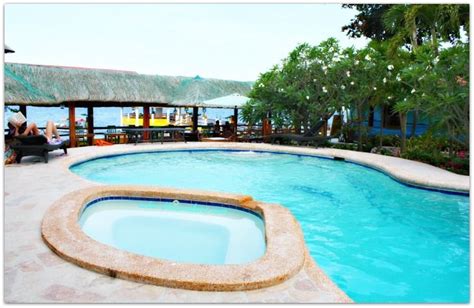 A resort swimming pool in Panagsama Beach, Moalboal, Cebu | Beach ...