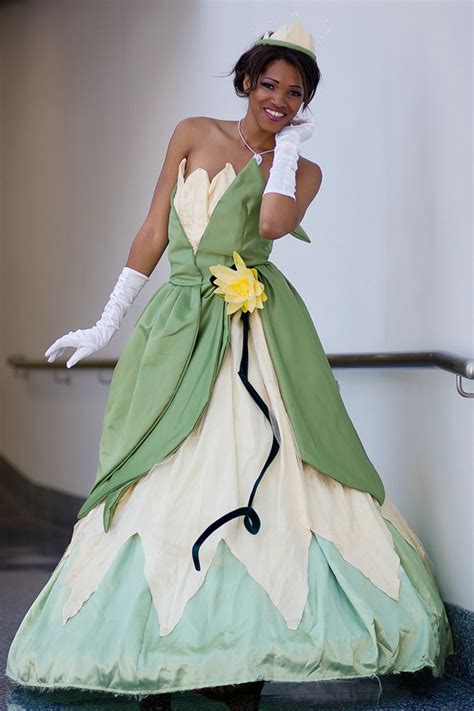 Princess Tiana Costumes | CostumesFC.com