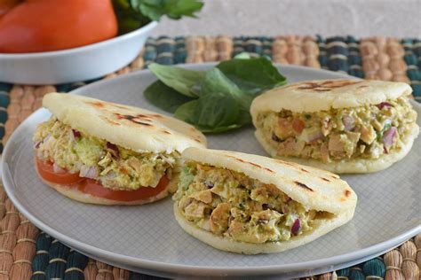 Arepas venezolanas reina pepiada. Receta de cocina fácil, sencilla y ...