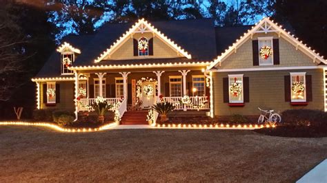 Pin by Creative Soul on Winter Decor | Christmas lights outside ...