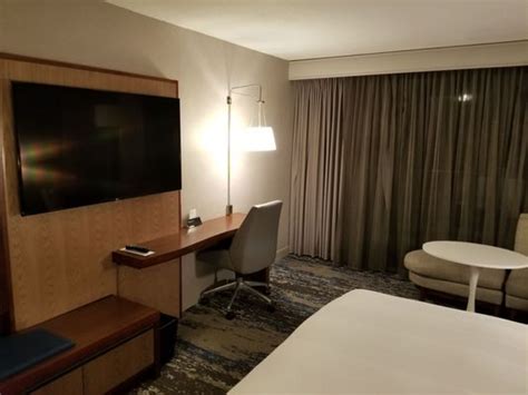 BOSTON MARRIOTT NEWTON - 104 Photos & 141 Reviews - 2345 Commonwealth ...