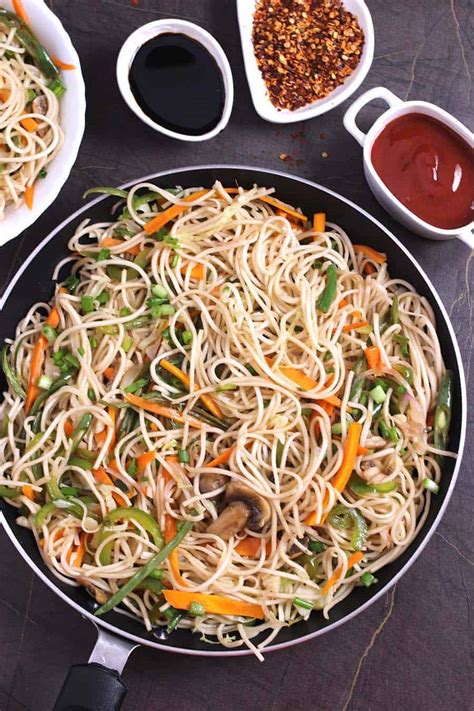 Vegetable Hakka Noodles | How to make Veg Noodles - Cook with Kushi