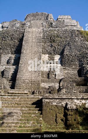 High Temple (the highest temple in Lamanai), Ancien Maya Ruins, Lamanai ...