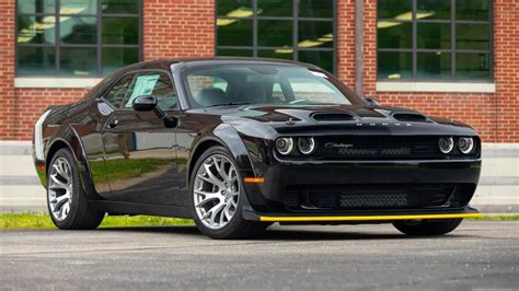 Última llamada para tener un muscle car, el Dodge Challenger Black Ghost