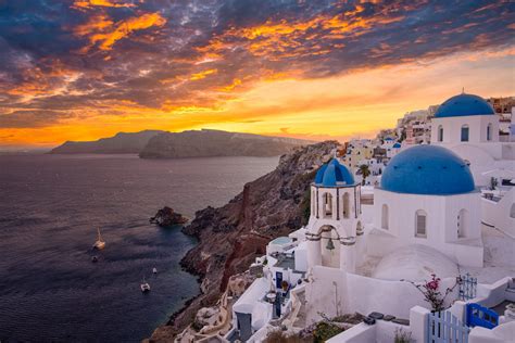 Why Oia is the perfect place to enjoy Santorini's sunset