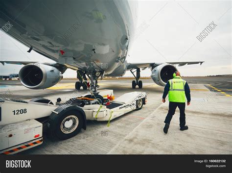 Pushback Aircraft Image & Photo (Free Trial) | Bigstock