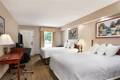 Baymont by Wyndham Tullahoma | Tullahoma, TN Hotels