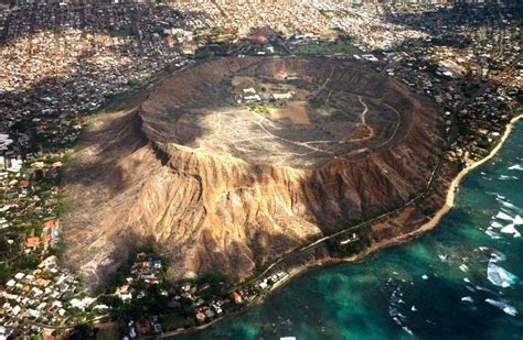 Diamond Head, Hawaii, Oahu's largest tuff cone formed over 100,000 ...