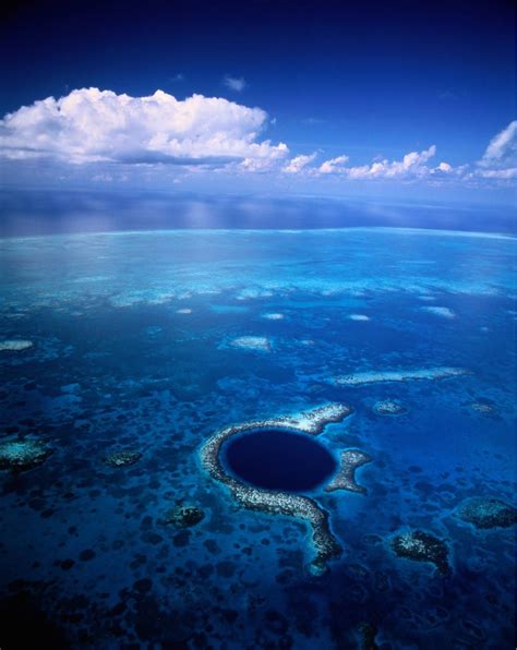 The Great Blue Hole in Belize Is One of the World's Most Gorgeous ...