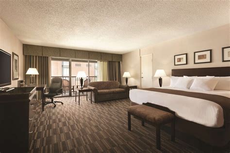 Radisson Hotel Louisville North Clarksville | Bookonline.com