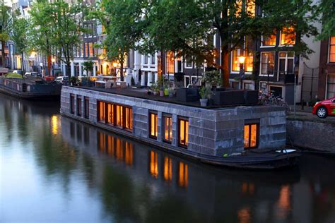 8 Types of Houseboats (Designs, Ideas, Examples & 40 Photos)