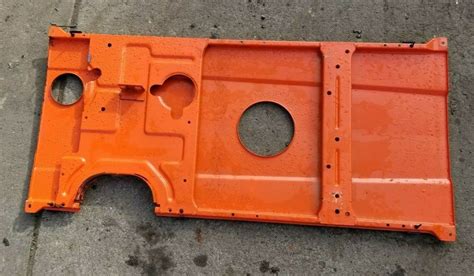 32330-18700 - Kubota BONNET HOOD TOP, Used