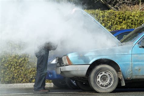 5 Causes of a Smoking Car and What You Should Do | Express Auto Service