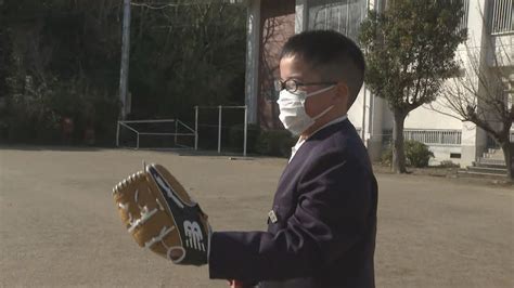 Ohtani gifts 3 baseball gloves to every single school in Japan on Xmas ...