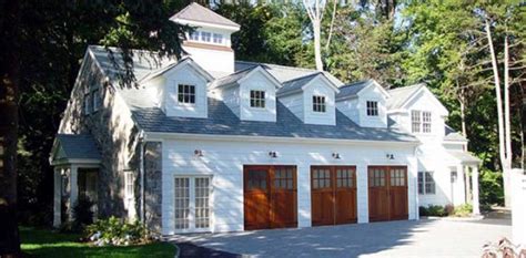 Carriage Style Garage Doors | Country Club Homes