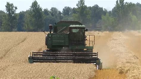 Wheat Harvest 2020 | John Deere 7720 Titan 2 Combine Harvesting Wheat ...