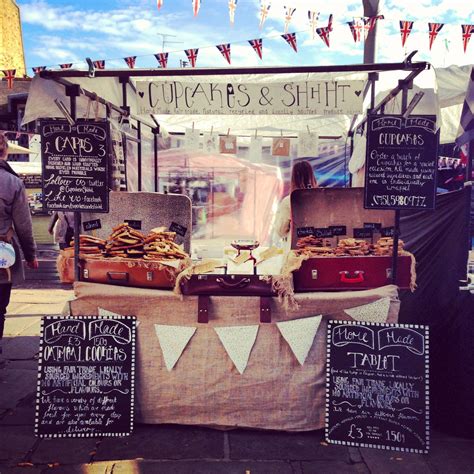 Love this look, hessian, blackboards, typography, suitcases: Cupcakes ...