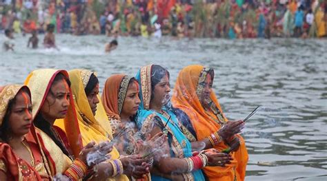 Chhath Puja 2020: Puja Vidhi, Muhurat Timings, Puja Time, Samagri ...