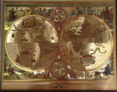 “Map of the world” - Gold foil, world map, framed. - Catawiki