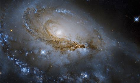 Hubble Sees a Spiral Galaxy With a Supermassive Black Hole Feasting at ...