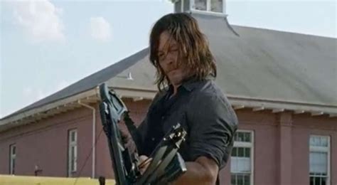 Daryl Gets A New Crossbow In Exclusive The Walking Dead 7x10 Clip