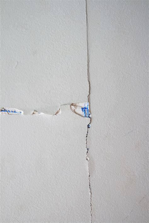 Drywall Cracks: Are They Dangerous? - Carson Richard Kitchen & Bath