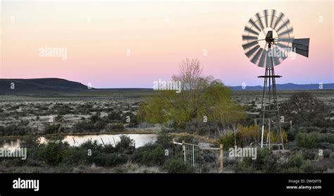 Windmill on the Karoo Vlakte at Sunset Windpomp Stock Photo - Alamy