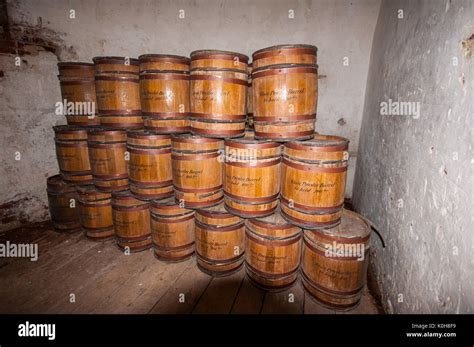 Gunpowder barrel hi-res stock photography and images - Alamy