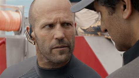 Jason Statham battles a giant shark in the first trailer for 'The Meg ...