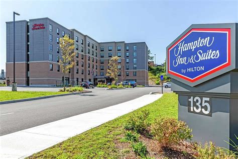 HAMPTON INN AND SUITES BOSTON/WALTHAM $71 ($̶9̶7̶) - Prices & Hotel ...