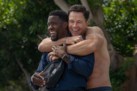 Review: Kevin Hart and Mark Wahlberg team up in Netflix’s vulgar ‘Me ...