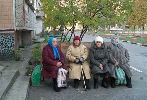 Создать мем "бабки у подъезда (мем бабка, бабки у подъезда, наркоман ...