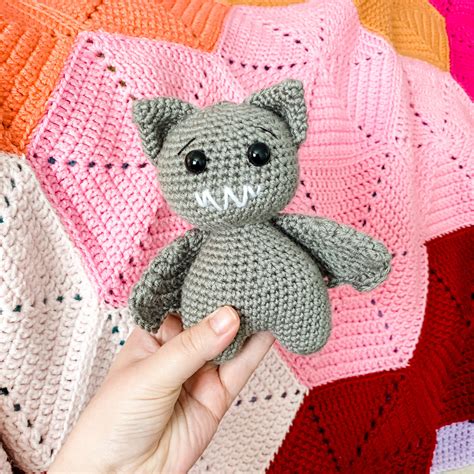 Free Crochet Bat Pattern Amigurumi - thefriendlyredfox.com