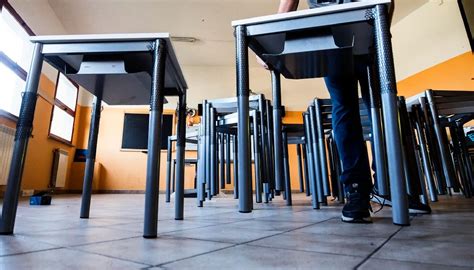 Reclutamento docenti precari, tornano i concorsi nel 2023: la data ...