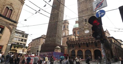 Area around leaning tower in Bologna, Italy, is secured - Los Angeles Times