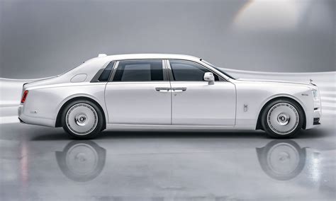 2023 Rolls-Royce Phantom Series II: The Ultimate in Luxury - autoNXT.net