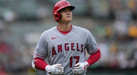 Shohei Ohtani donates 60,000 baseball gloves to Japanese children