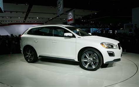 First Look: Volvo XC60 Plug-in Hybrid Concept - Automobile Magazine