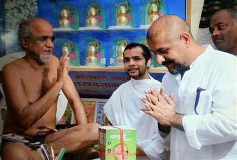 Jain Monk Tarun Sagar Controversy With Bollywood Singer Vishal Dadlani ...