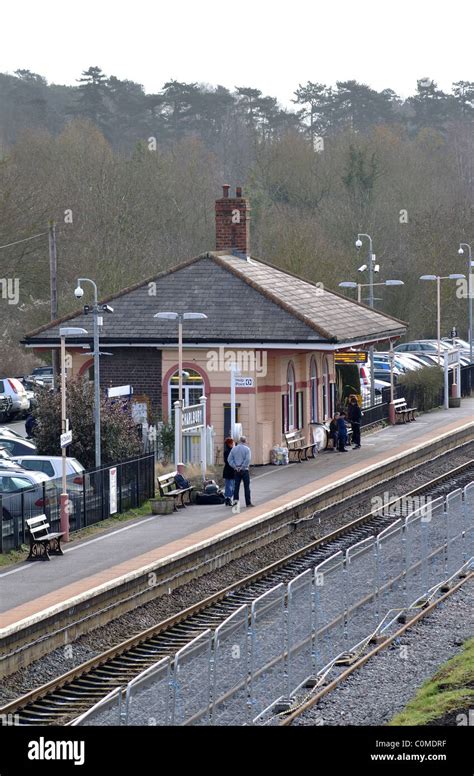 Station charlbury oxfordshire hi-res stock photography and images - Alamy